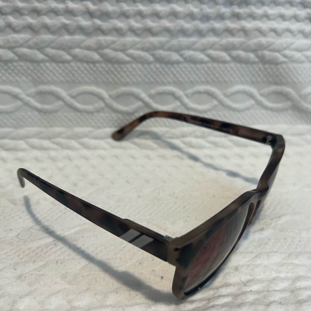 Polarized Tiger Mark Blender Sunglasses - Picture 4 of 7